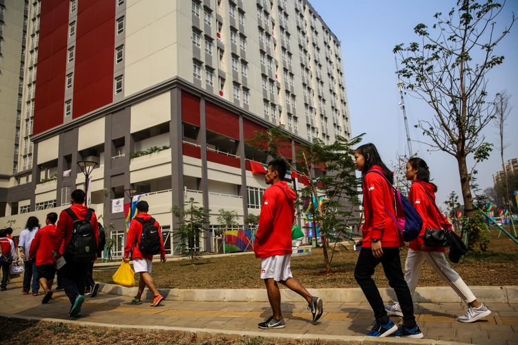 Para atlet peserta Asian Games 2018 dari berbagai negara tiba di Wisma Atlet Kemayoran, Jakarta Utara, Rabu (15/8/2018). Panitia Asian Games 2018 (INASGOC) mencatat sudah 1.483 Atlet dari 37 negara peserta yang menghuni Wisma Atlet Kemayoran.