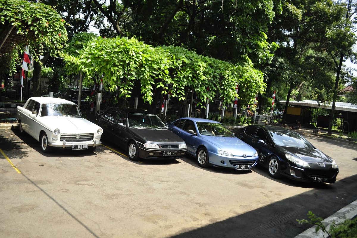 Barisan seri sedan Peugeot dari 404, 405, 406 Coupe dan 407