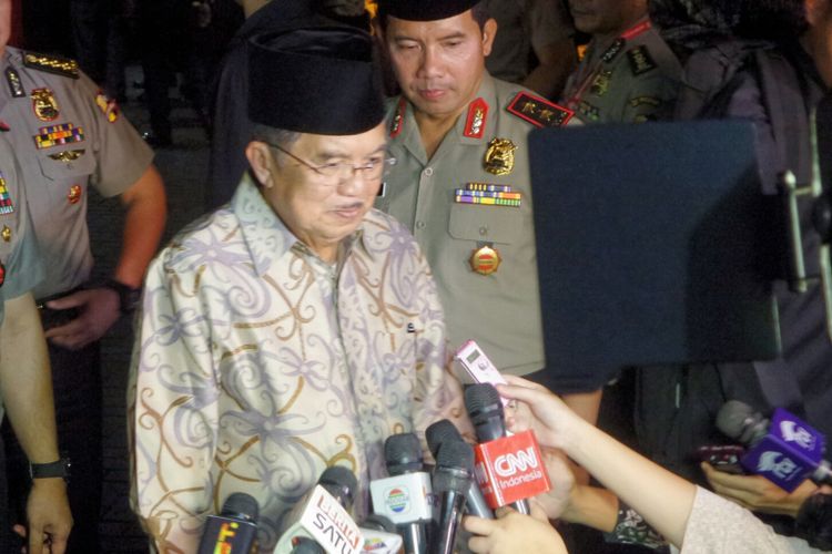 Wakil Presiden Jusuf Kalla usai menghadiri acara buka puasa bersama keluarga besar Polri di PTIK, Jakarta Selatan, Selasa (20/6/2017).