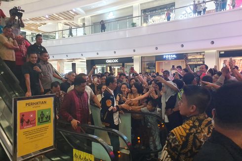 Ditemani Bobby, Jokowi Malam Mingguan di Mall Centre Point Medan