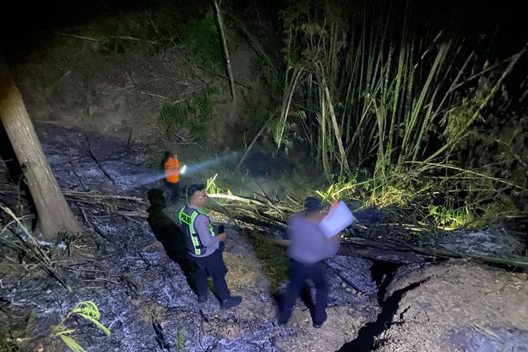 Bakar Sampah Ilalang, Lansia di Karanganyar Terjebak Kobaran Api hingga Tewas