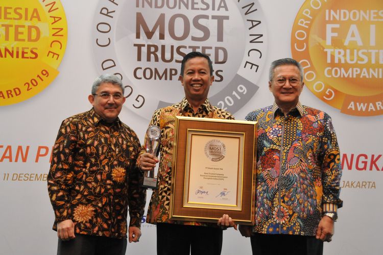 PT Bukit Asam Tbk meraih dua penghargaan sebagai perusahaan terbaik, Rabu (11/12/2019).
