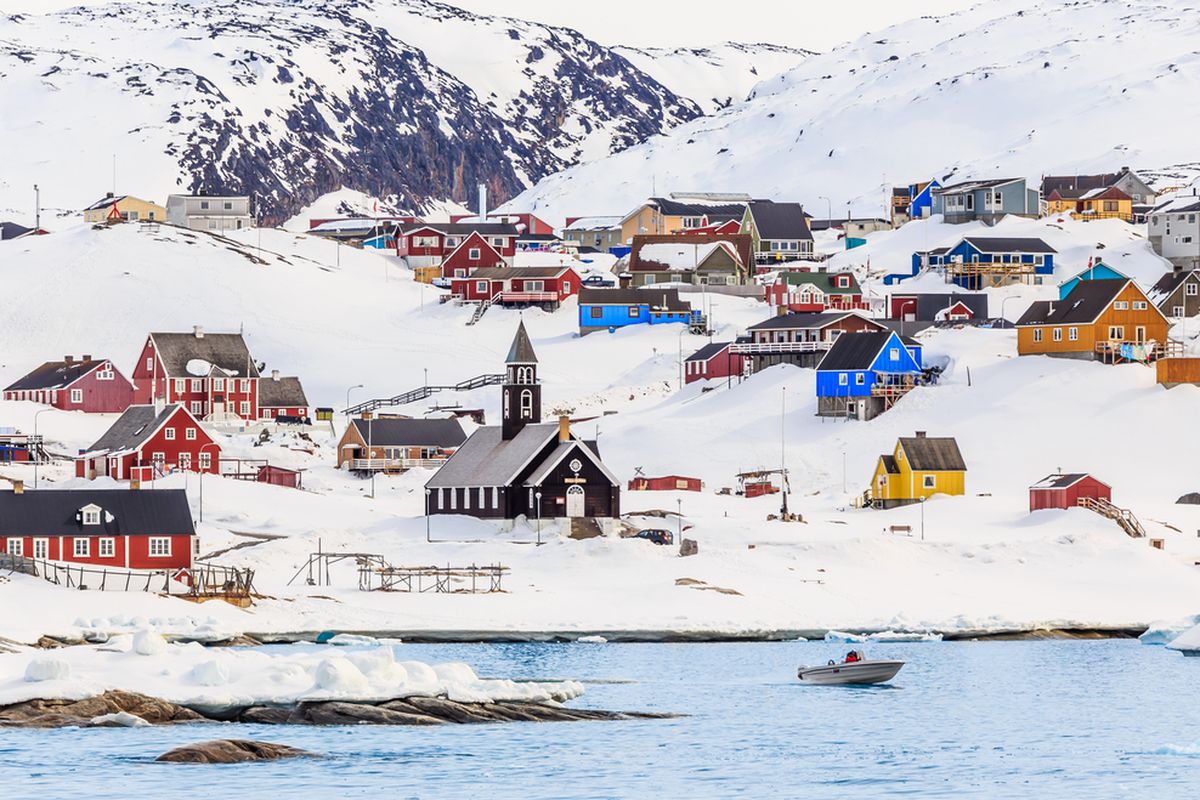 Ilustrasi Greenland. Kota Ilulissat di Greenland, Kutub Utara, ini diselimuti salju.