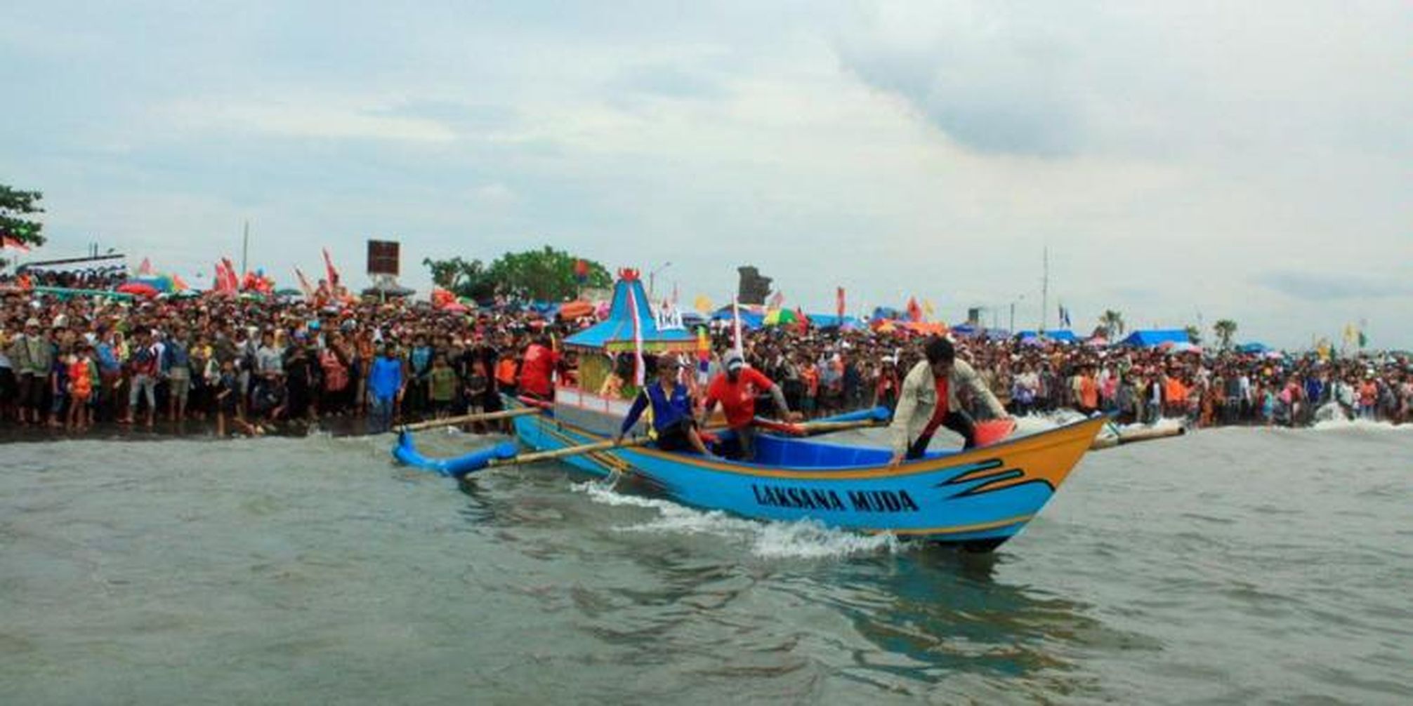 Cilacap Kembangkan Wisata Bahari