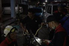 Damkar Trenggalek Butuh 1 Jam Keluarkan Ular Berbisa di Balik Bodi Sepeda Motor