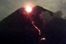 Gunung Semeru Kembali Luncurkan Awan Panas Guguran Sejauh 4 Kilometer