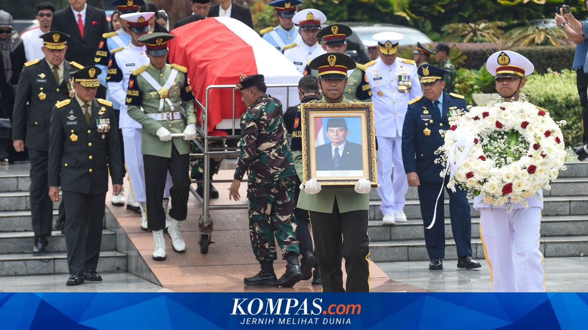 Jejak Pengabdian Juwono Sudarsono, Sang Menteri di Empat Era Presiden ~TR

Klik untuk baca: