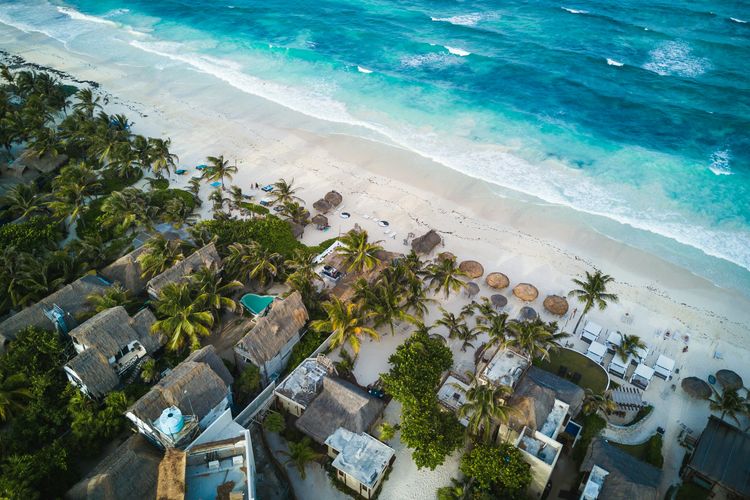 Destinasi Pantai Ini Jadi Tempat Liburan Paling Membahagiakan di Dunia