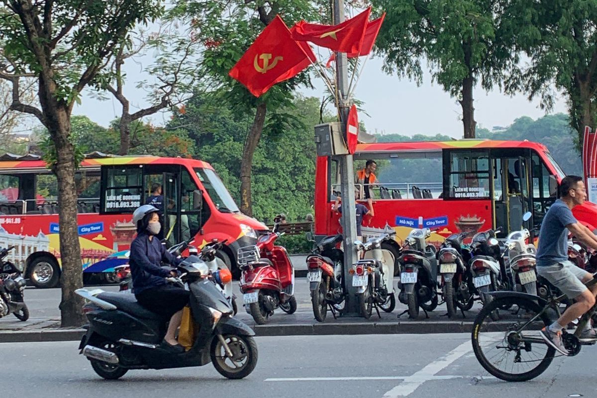 Kondisi lalu lintas di jalanan Kota Hanoi, Vietnam pada Mei 2024.