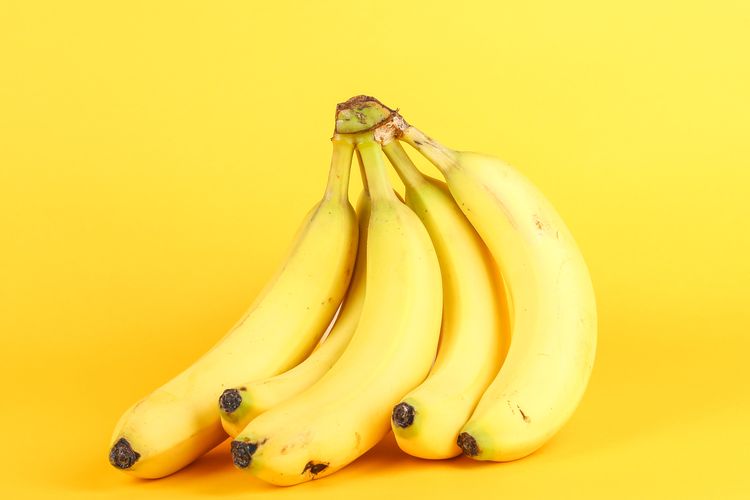 Buah pisang cepat matang. Agar bisa awet lebih lama, gantung pisang dan jauhkan dari buah-buahan yang lain.