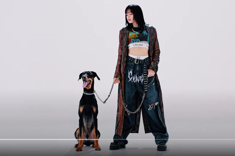 Anjing milik Lisa BLACKPINK ikut masuk dalam video musik Shut Down yang dirilis Jumat, 16 September 2022.