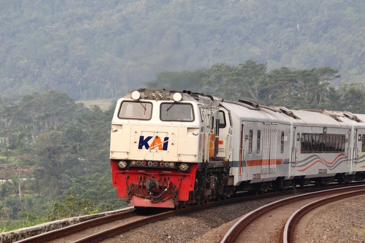 Ilustrasi kereta api. KA Mutiara Timur beroperasi selama long weekend Idul Adha 2024.