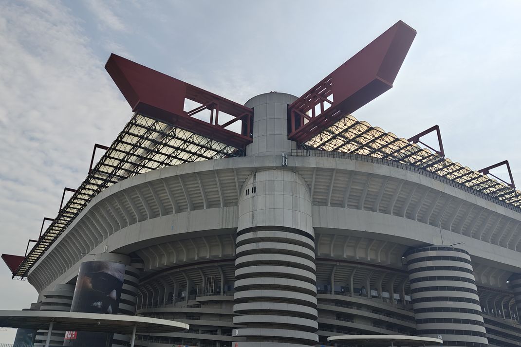 Potret stadion dan museum San Siro dari Kamera Realme GT 6