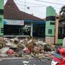 Kantor Kecamatan Ini Mendadak Bau, Penuh Sampah, Ternyata Dijadikan TPA oleh Warga yang Kesal