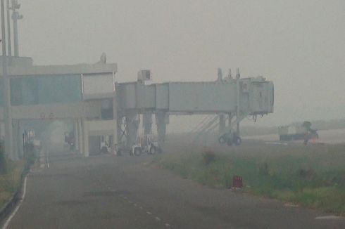 Bandara Cilik Riwut Diselimuti Kabut Asap Tebal, Pesawat Garuda Batal Mendarat