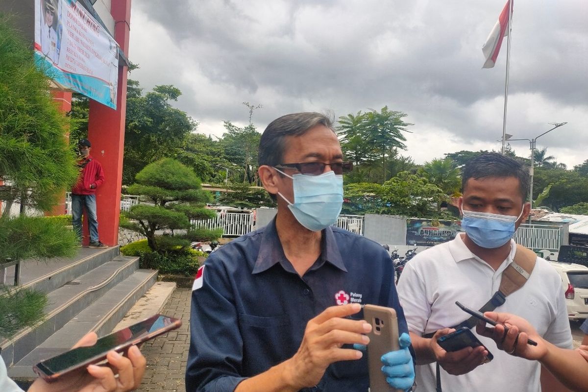 Koodinator Bidang Penanganan Satgas Covid-19 Tangsel Suhara Manulang saat diwawancarai di Gedung PMI Tangerang Selatan, Senin (7/12/2020).