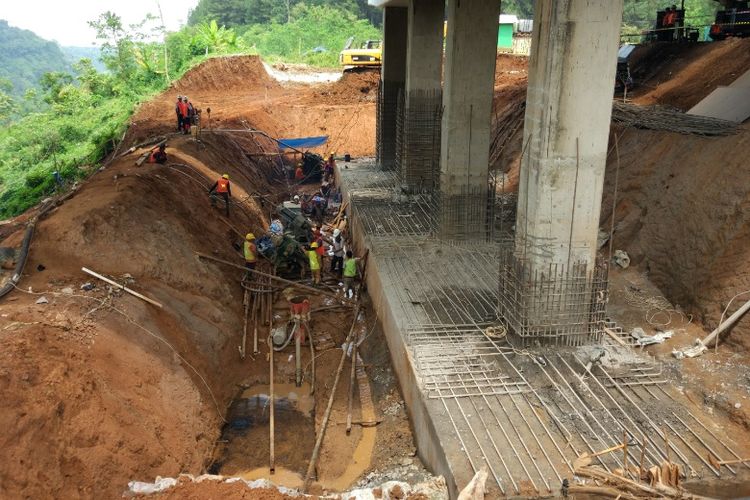 Perbaikan Jembatan Cisomang, Tol Purbaleunyi, Purwakarta, Kamis (23/2/2017).