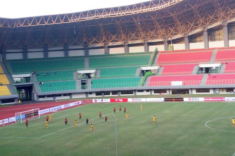Pertandingan Liga 1 antara Bhayangkara FC melawan Perseru Serui di Stadion Patriot, Bekasi, Kamis (20/4/2017). Bhayangkara FC menang 2-1.