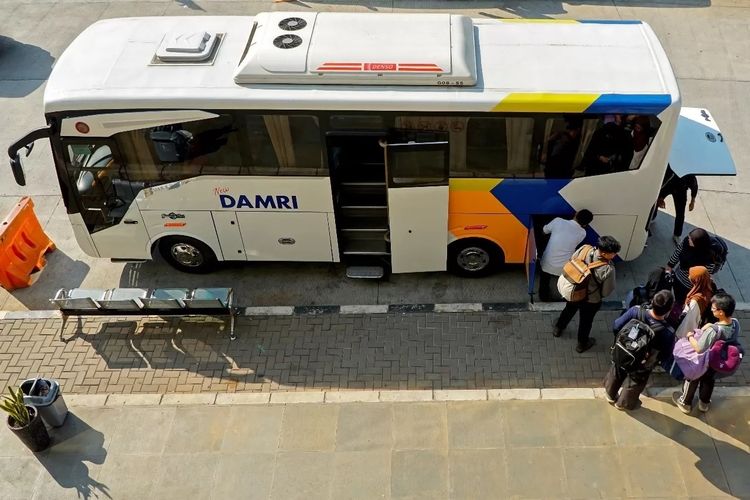 Ilustrasi bus DAMRI