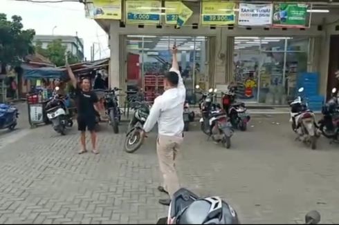 Kronologi Pria Acungkan Pisau Saat Diamankan Polisi, Sebelumnya Ancam Bunuh Ibu