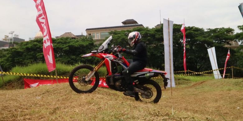 Honda CRF250Rally dijajal konsumen