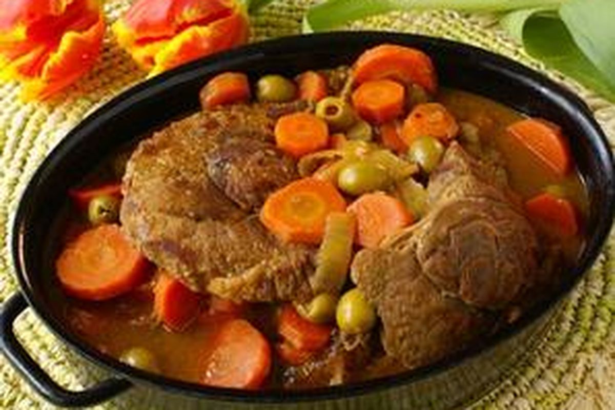 Daging sapi yang dimasak secara braised (angsio).