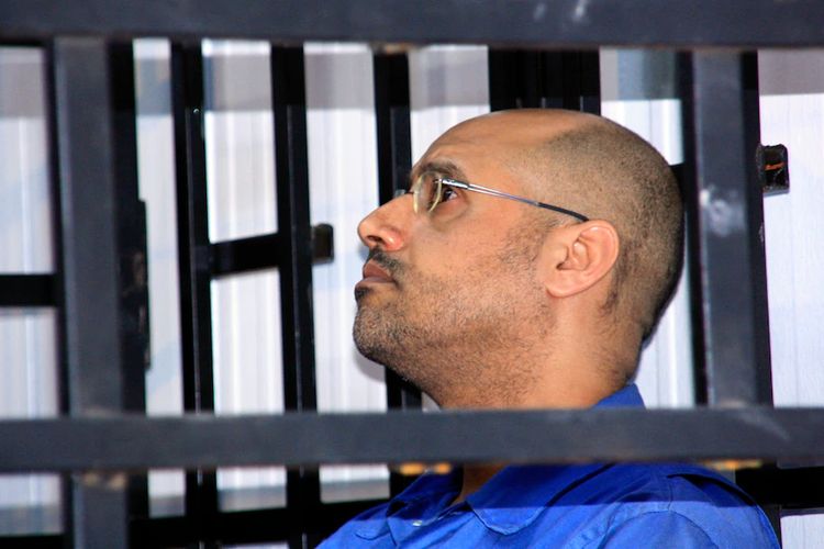 Saif al-Islam Gaddafi ketika diadili di pengadilan di kota Zintan tahun 2014.