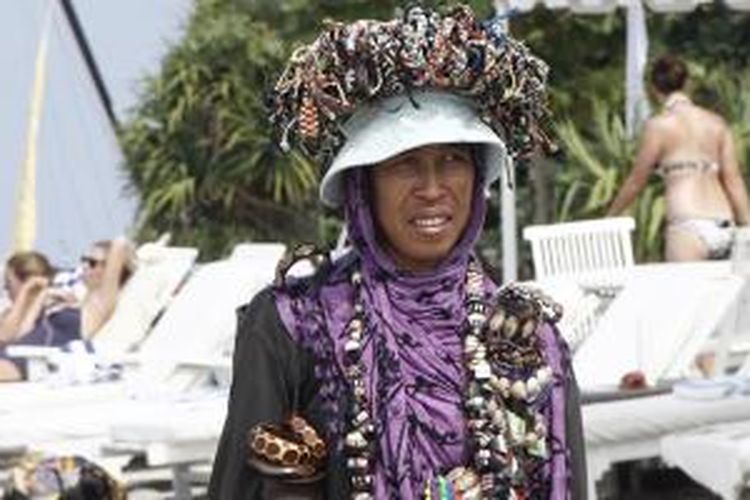 Penjual suvenir di Gili Air, Lombok, NTB.