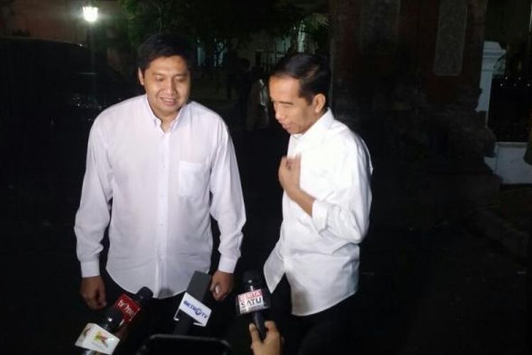 Jokowi bertemu Maruarar di taman belakang Istana Merdeka, Minggu (20/10/2014) malam.