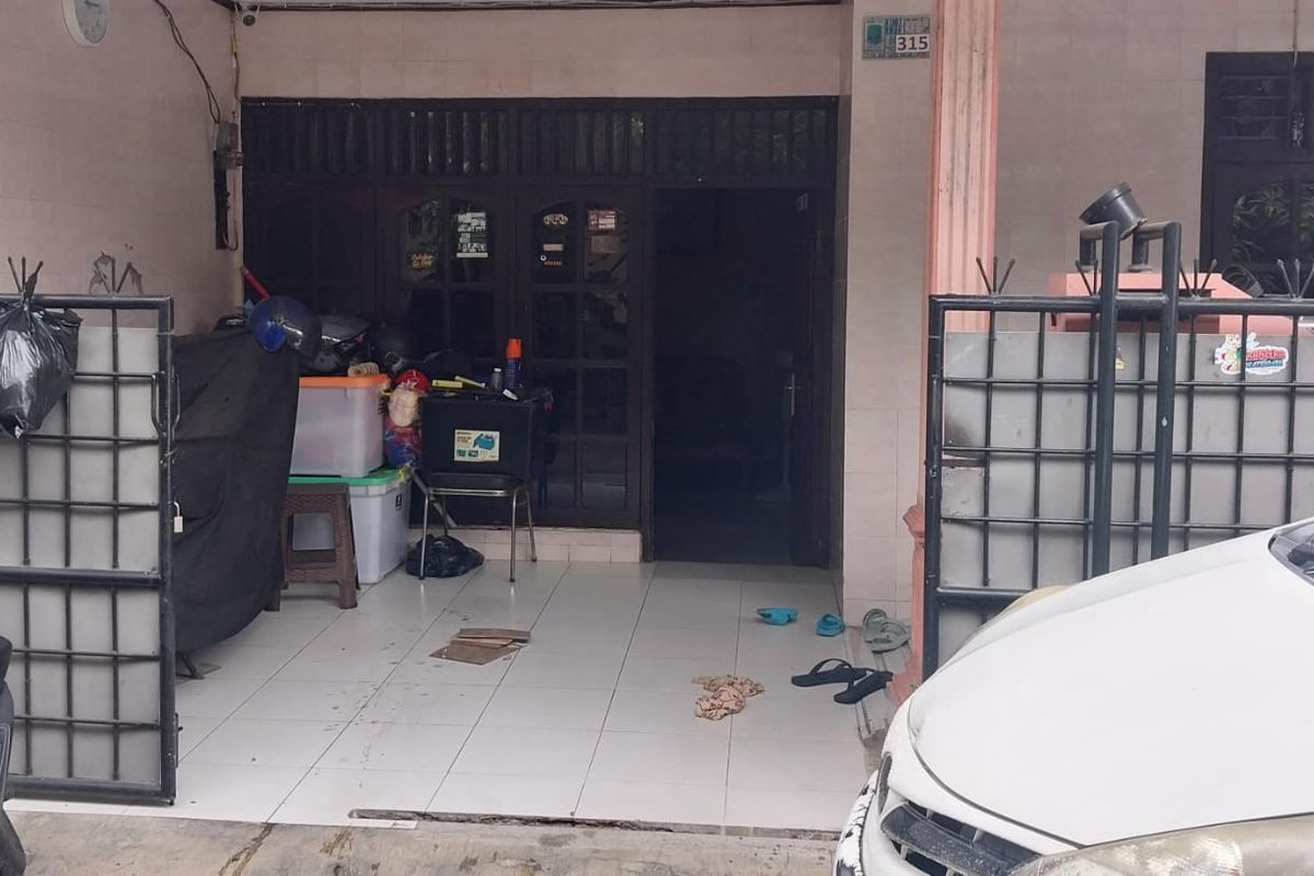Seorang warga bernama Prih Prawesti Febriani (39) menjadi korban pencurian sepeda motor (curanmor) di Perum Pejuang Jaya, Pejuang, Medan Satria, Bekasi, Senin (3/6/2024).