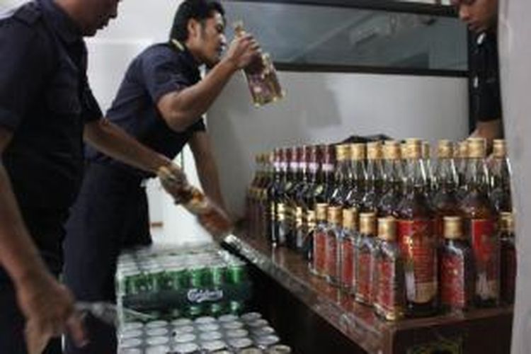 Hampir 3 bulan bertugas di wilayah perbatasan Kabupaten Nunukan Satgas Pmtas Yobif 100 raider telah mengamankan hampir 2000 botol miras ilegal asal Malaysia.