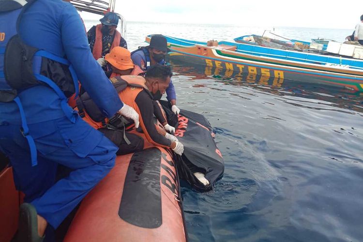 Setelah lima hari melakukan pencarian, tim SAR gabungan akhirnya menemukan korban terakhir tabrakan kapal tongkang dengan perahu longboat di perairan antara Tampo dan Pulau Renda, Kabupaten Muna, Sulawesi Tenggara.