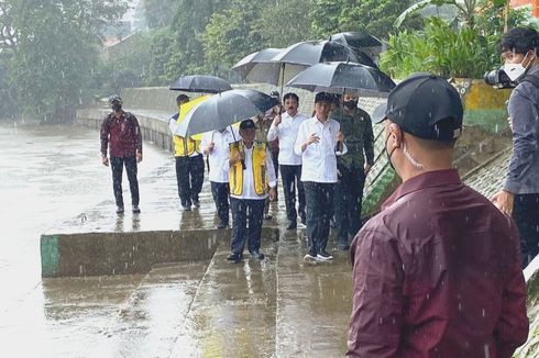 Jokowi Ingin Normalisasi Sungai Ciliwung Segera Rampung untuk Atasi Banjir di Jakarta