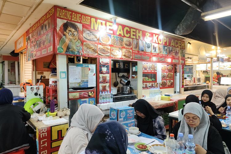 Warung Bang Nasir Mie Aceh & Kopi Aceh di pujasera Blok M Square, Jakarta Selatan, Senin (30/6/2025). 
