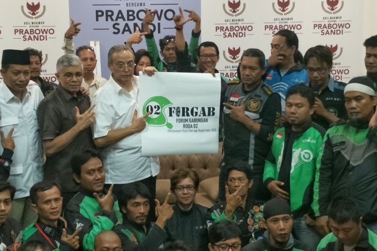 Komunitas pengemudi ojek online yang tergabung dalam Forum Gabungan Roda 02 mendeklarasikan dukungan terhadap pasangan capres-cawapres nomor urut 02 Prabowo Subianto-Sandiaga Uno.  Deklarasi dukungan dilakukan di kantor Sekretariat Badan Pemenangan Nasional (BPN) Prabowo-Sandiaga, Jalan Kertanegara, Jakarta Selatan, Jumat (14/12/2018).