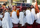 BERITA FOTO: Disambut Warga Tegal Saat Thudong, Biksu Ucapkan Asalamualaikum 