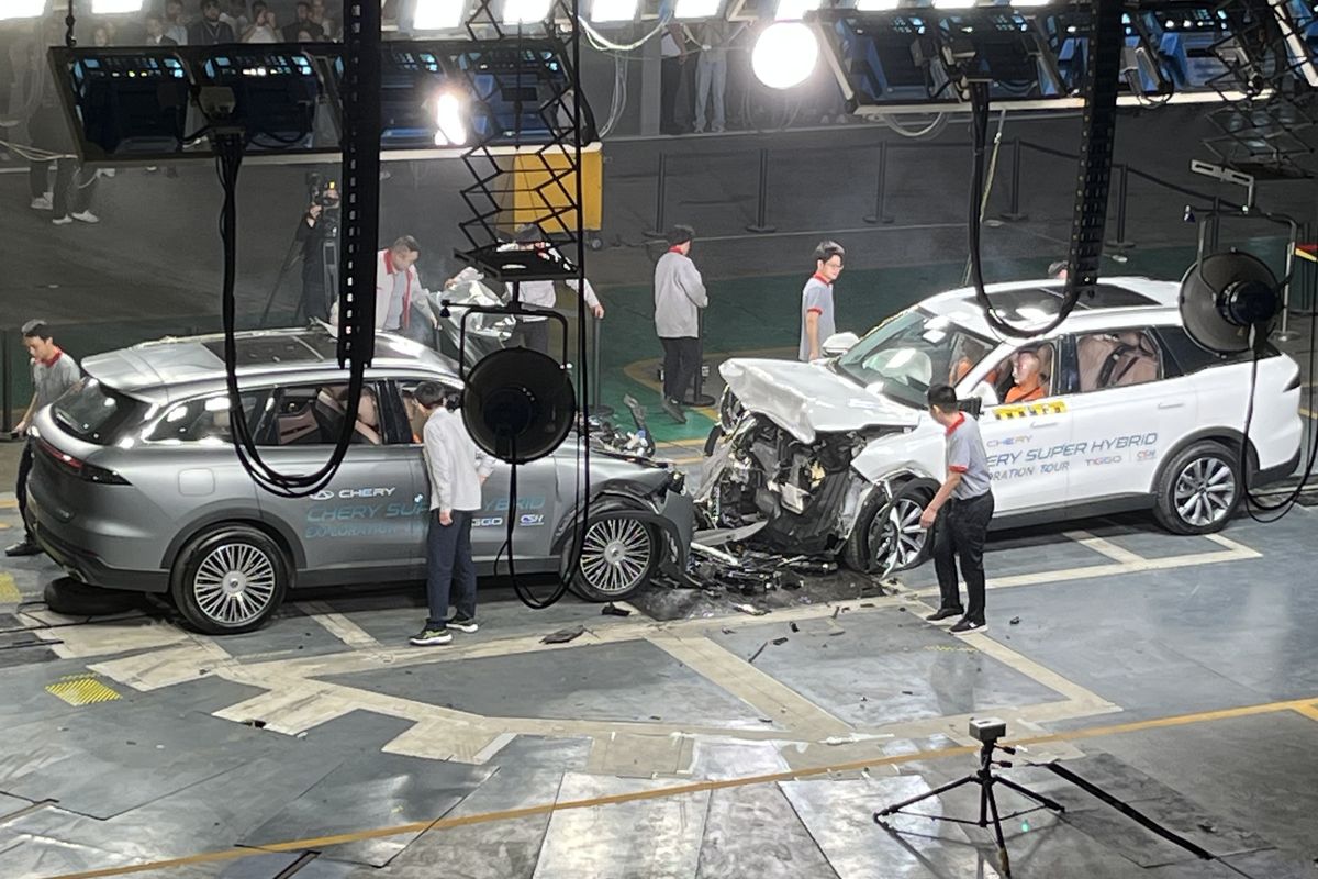 Uji Tabrak di fasilitas crash test milik Chery di Wuhu, China.
