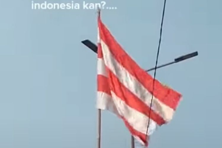 Tangkapan layar bendera merah putih berlapis di Pasar Minggu 
