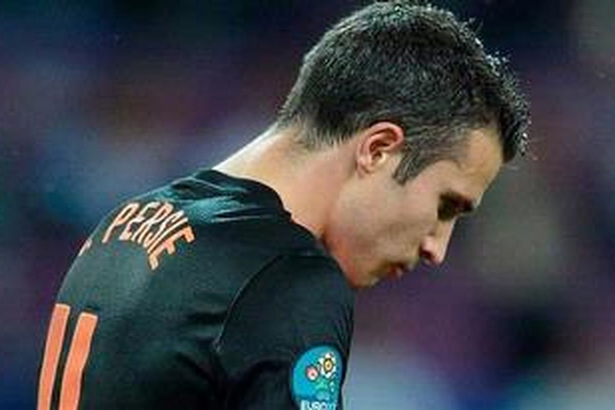 Penyerang tim nasional Belanda, Robin van Persie, menolak menandatangani kontrak baru di Arsenal.