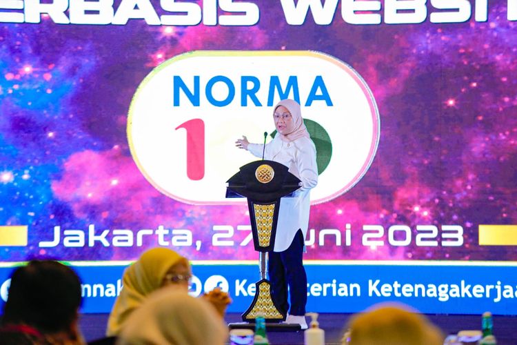 Menteri Ketenagakerjaan (Menaker) Ida Fauziyah meresmikan peluncuran fitur pemeriksaan norma ketenagakerjaan berbasis website Norma 100 di Jakarta, Selasa (27/6/2023).