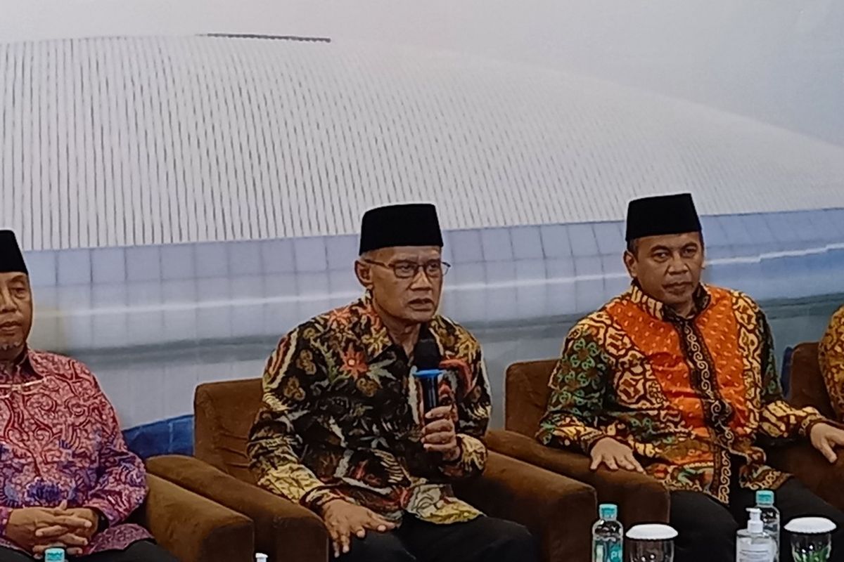 Haedar Nashir saat konferensi pers menjelang Muktamar Muhammadiyah ke 48 di Solo, Rabu (16/11/2022)