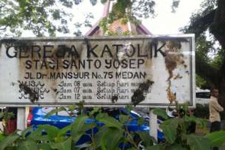 Teror dengan membawa bom terjadi di Gereja Katolik Stasi Santo Yosep di Jalan Dr Mansur Nomor 75 Medan, Minggu (28/8/2016).