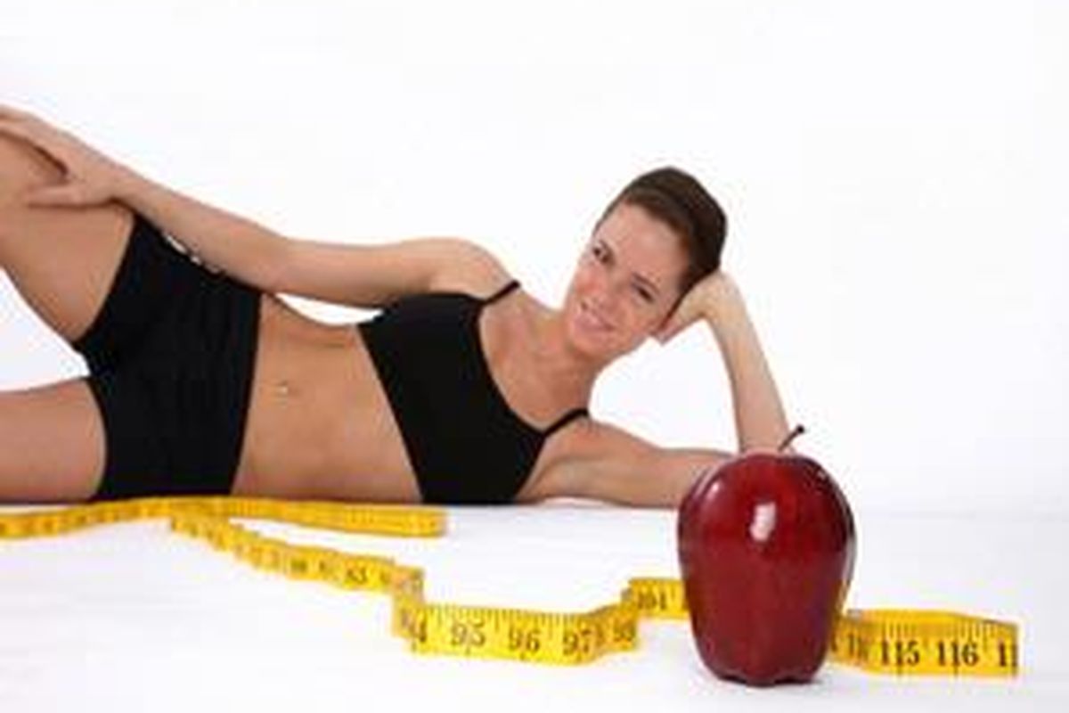 Disiplin olahraga + disiplin memilih makanan sehat = tubuh idaman. 