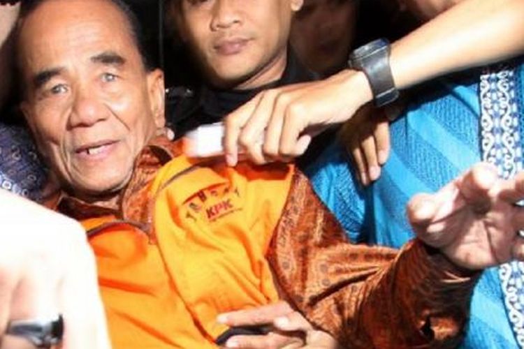 Gubernur Riau Annas Maamun ketika digiring KPK ke Rutan Guntur