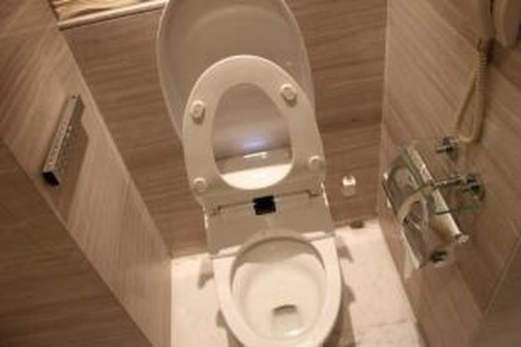 Harga toilet ini setara 3.000 dollar AS atau setara Rp 35,2 juta per unit. Dapat dilihat di kamar Hotel Kerry di Beijing, Nicolas Carlson, penulis BusinessInsider, bersaksi bahwa toilet ini paling maju dalam sejarah peradaban manusia.