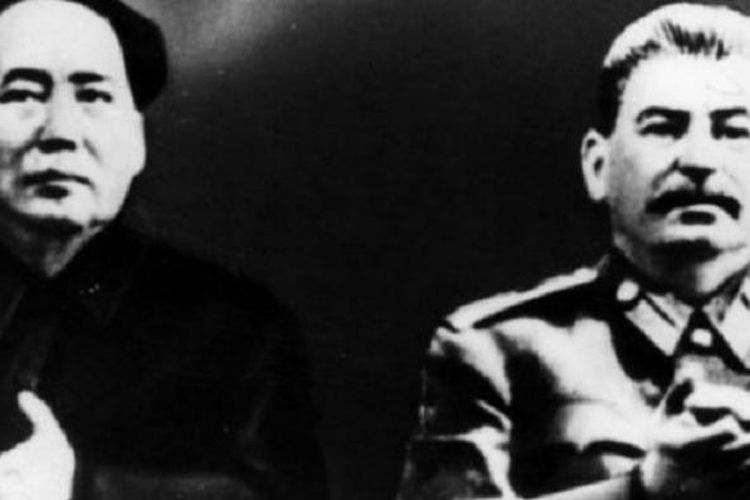 Mao Zedong dan Stalin, dua pemimpin dunia komunis paling kuat pada masanya. 