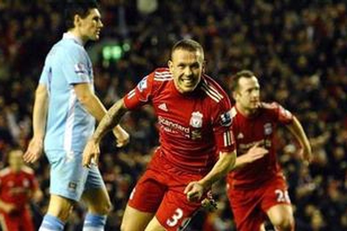 Striker Liverpoo, Craig Bellamy, meluapkan kegembiraannya setelah membobol gawang Manchester City di leg kedua perempat final Piala Carling, Rabu atau Kamis (26/1/2012) dini hari WIB. Golnya membuat pertandingan berakhir 2-2 dan Liverpool unggul agregat 3-2.