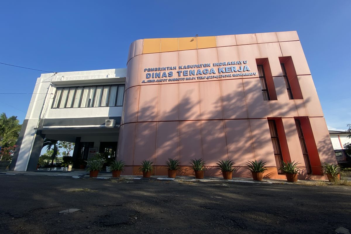 Kantor Dinas Tenaga Kerja (Disnaker) Indramayu di Jalan Gatot Subroto Indramayu, Senin (13/10/2025)