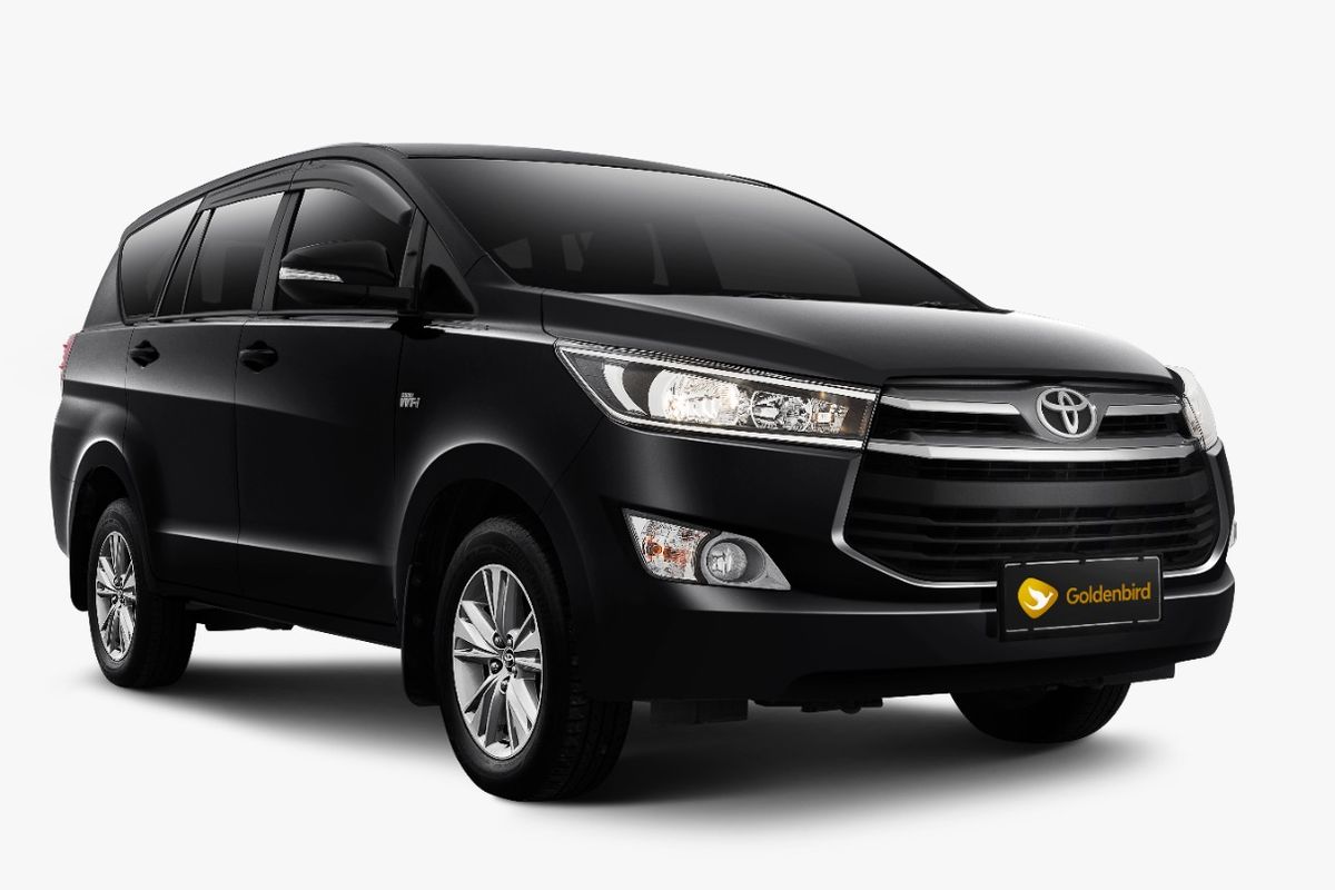 Toyota Kijang Innova untuk layanan Goldenbird dari Blue Bird