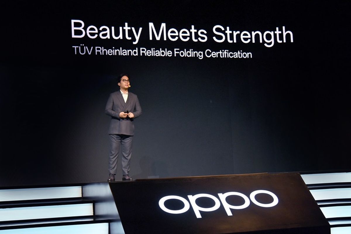 Oppo Find N3 Series memiliki kekuatan engsel yang telah lolos uji independen dari T&Uuml;V Rheinland. 